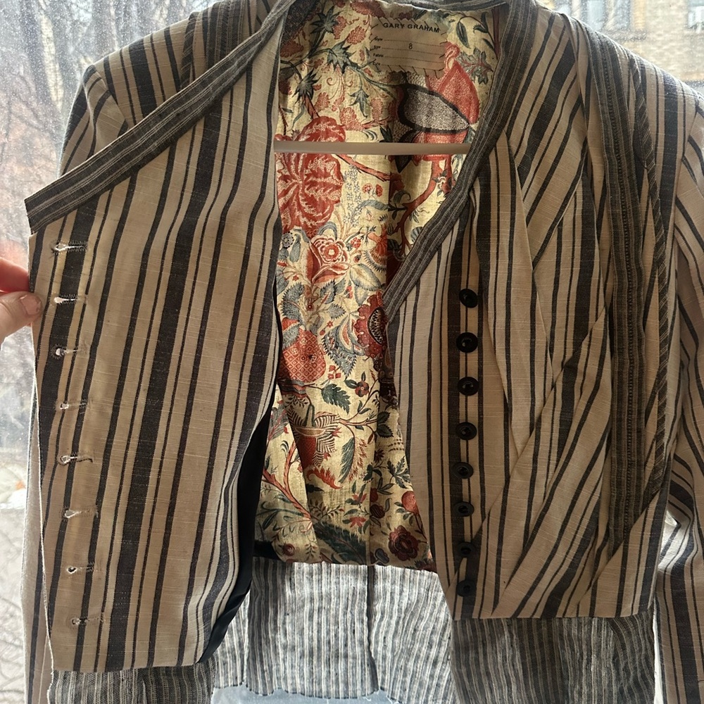 Gary Graham fem/punk Striped Button-Up tailored jacket with Floral lining - Picture 4 of 14